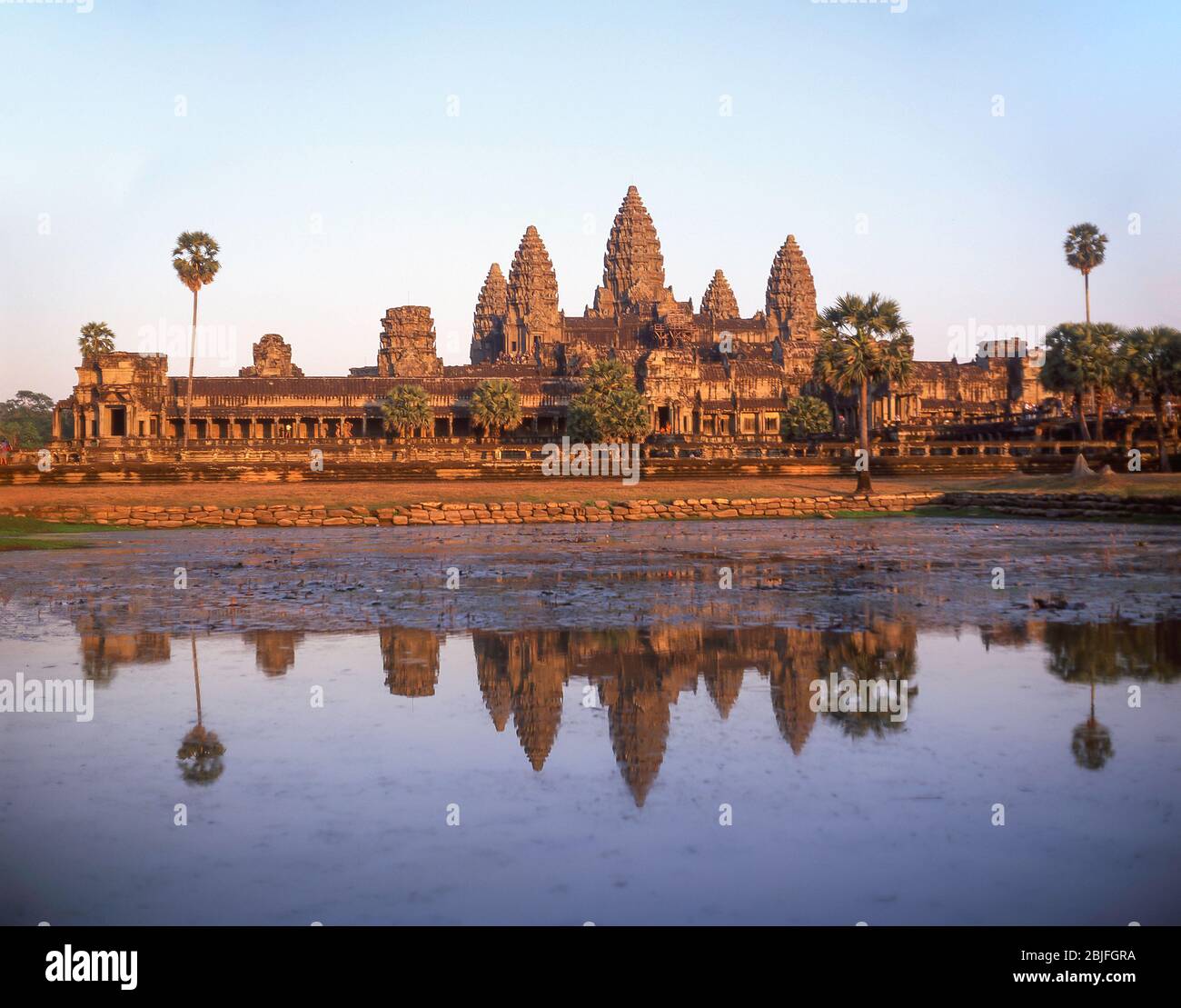 Temple d'Angkor Wat au lever du soleil, Angkor, Siem Reap, Royaume du Cambodge Banque D'Images