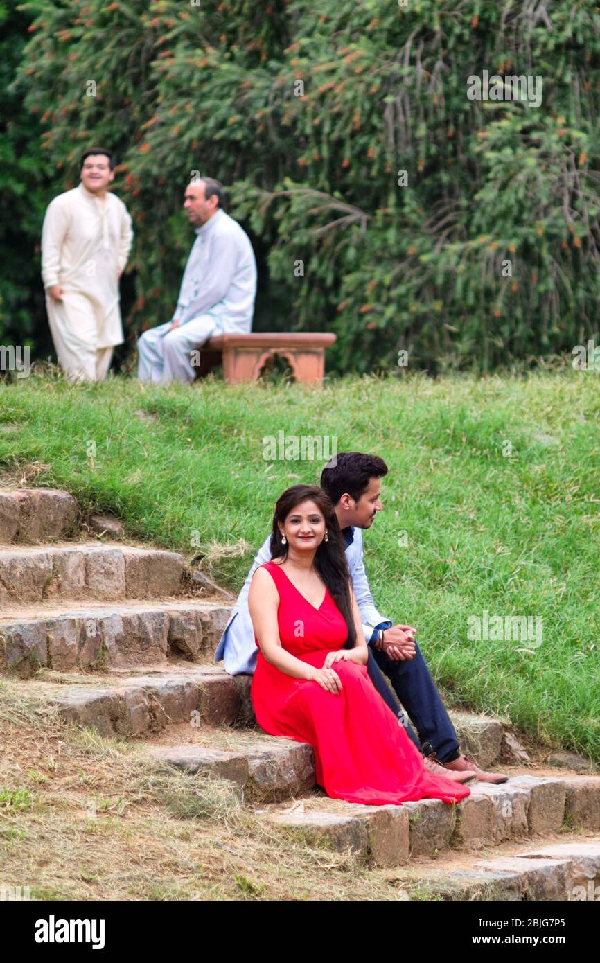 Delhi / Inde - 22 septembre 2019: Couple indien dans les jardins Lodhi à New Delhi, Inde Banque D'Images