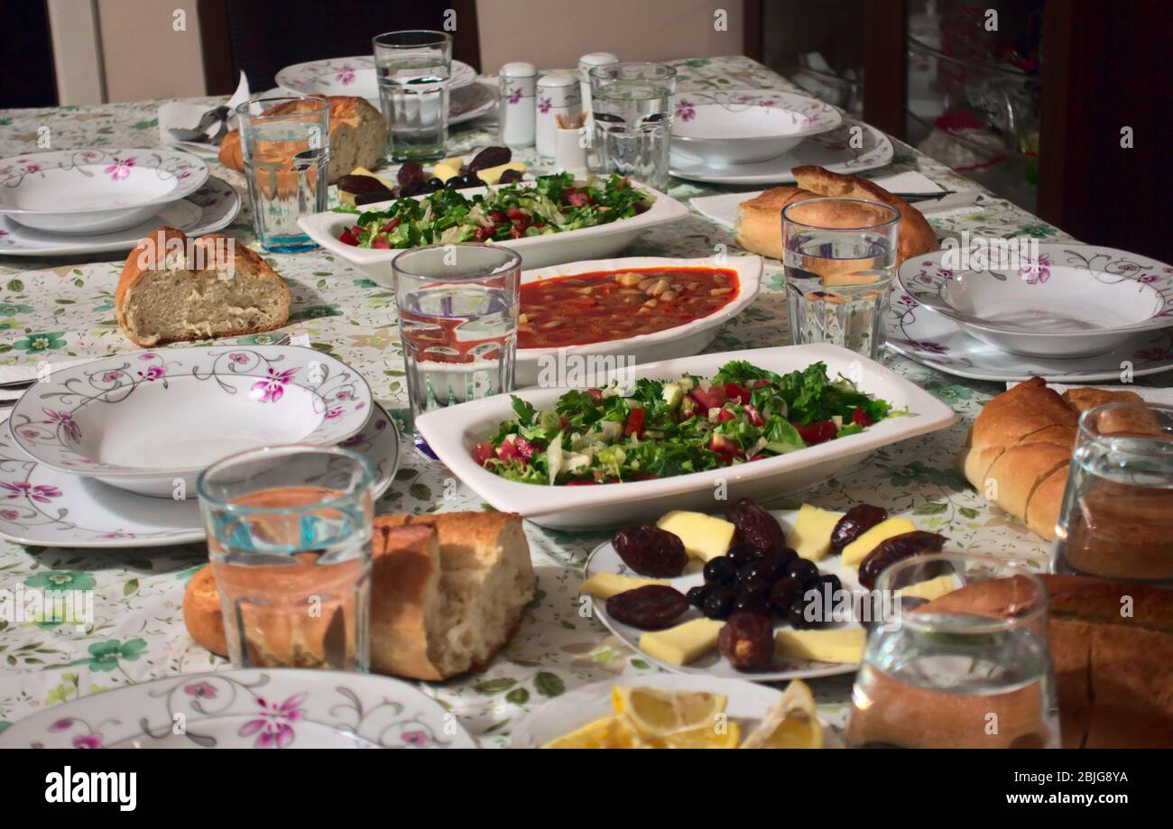 Photo de délicieux et frais ftar repas de la cuisine turque sans les gens  sur la table de cuisine Photo Stock - Alamy