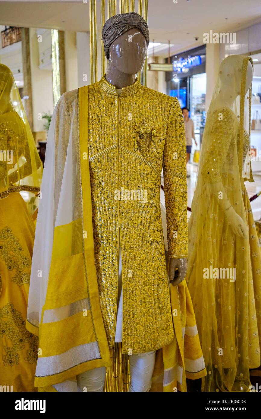 New Delhi / Inde - 7 octobre 2019: Vêtements présentés dans un magasin de mode de luxe à New Delhi, Inde Banque D'Images