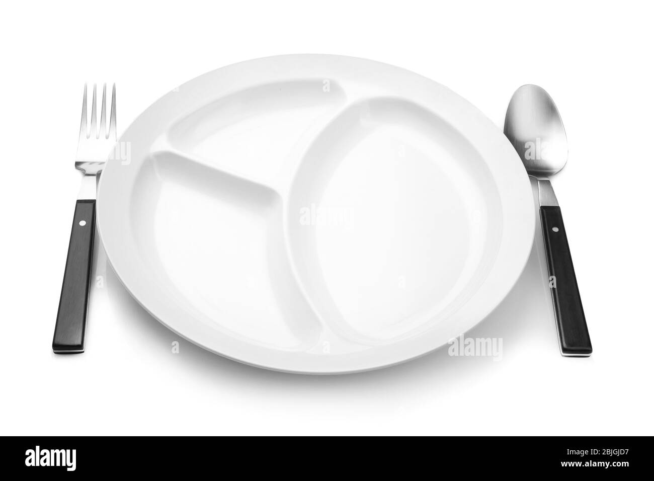 Videz le plateau de service pour les aliments sur fond blanc. Concept de déjeuner scolaire Banque D'Images