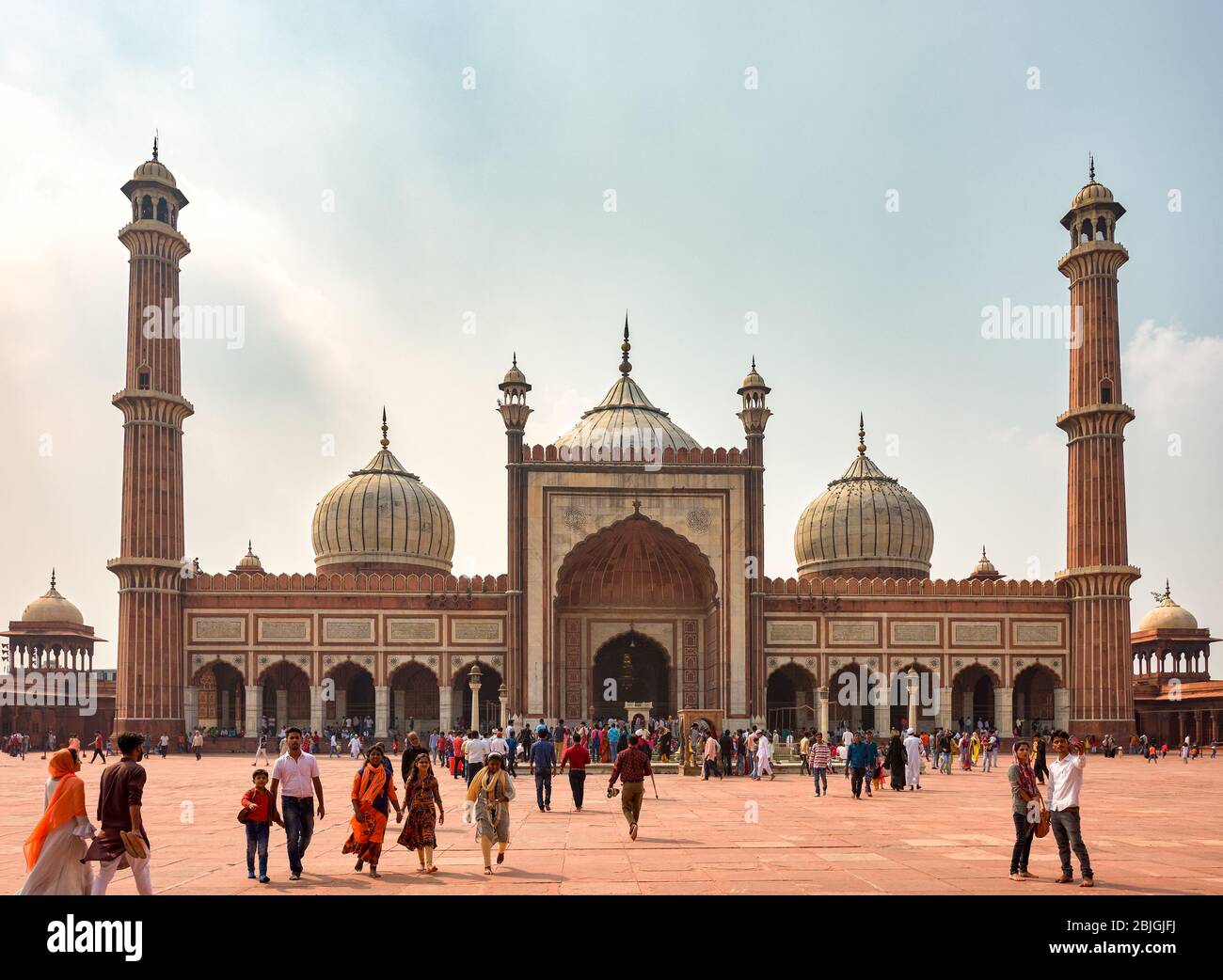 Delhi / Inde - 2 octobre 2019: Masjid e Jahan Numa, Jama Masjid mosquée dans le Vieux Delhi, l'une des plus grandes mosquées de l'Inde Banque D'Images