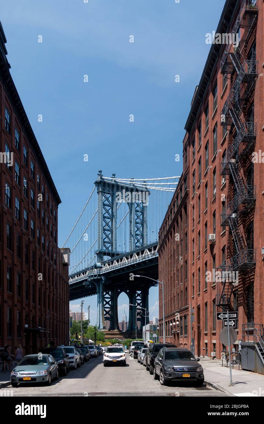 Vue sur le pont de Manhattan vue depuis les rues de DUMBO à Brooklyn, New York Banque D'Images