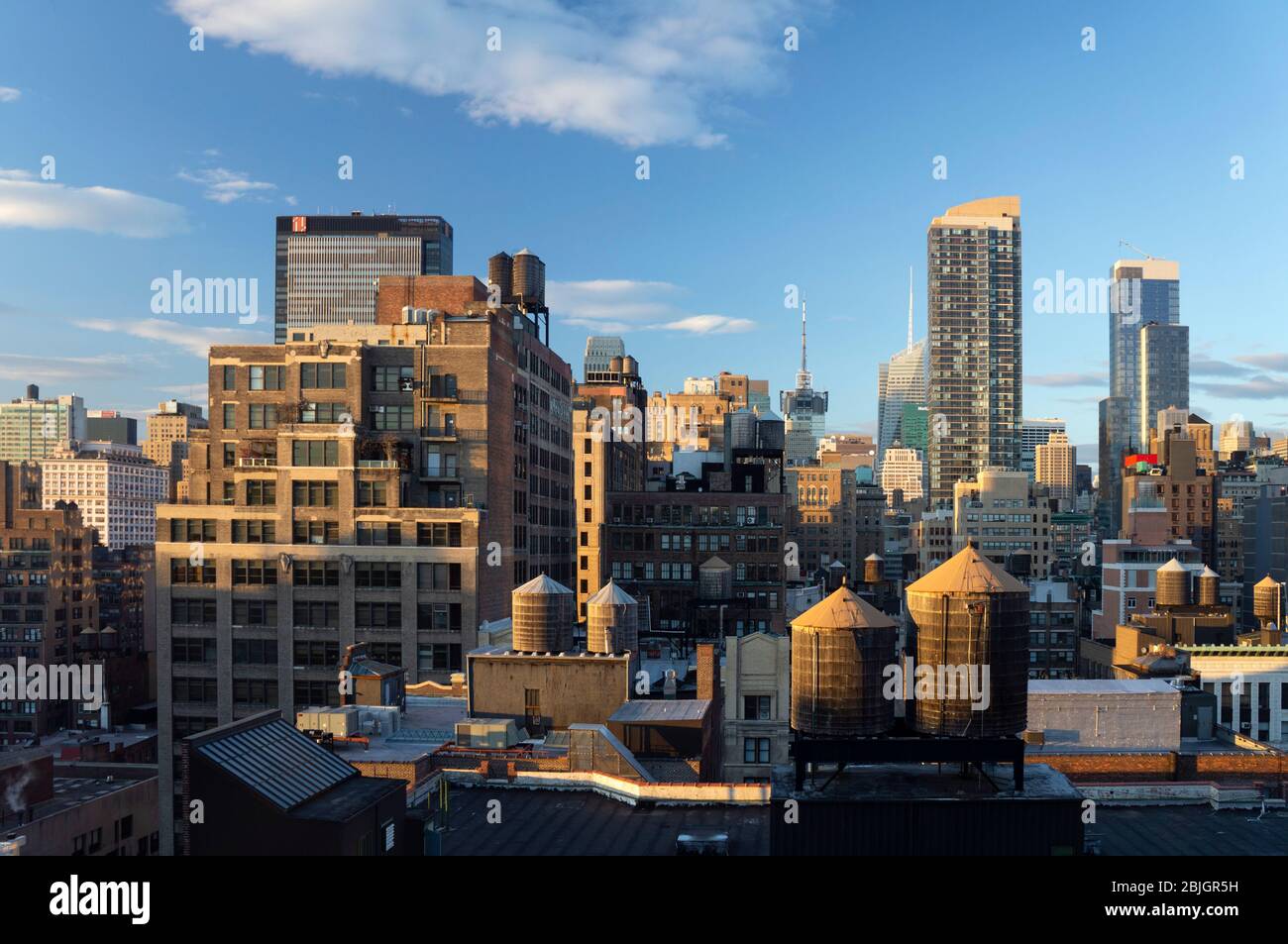 Vue sur les toits de Midtown, Manhattan vers les gratte-ciel Banque D'Images