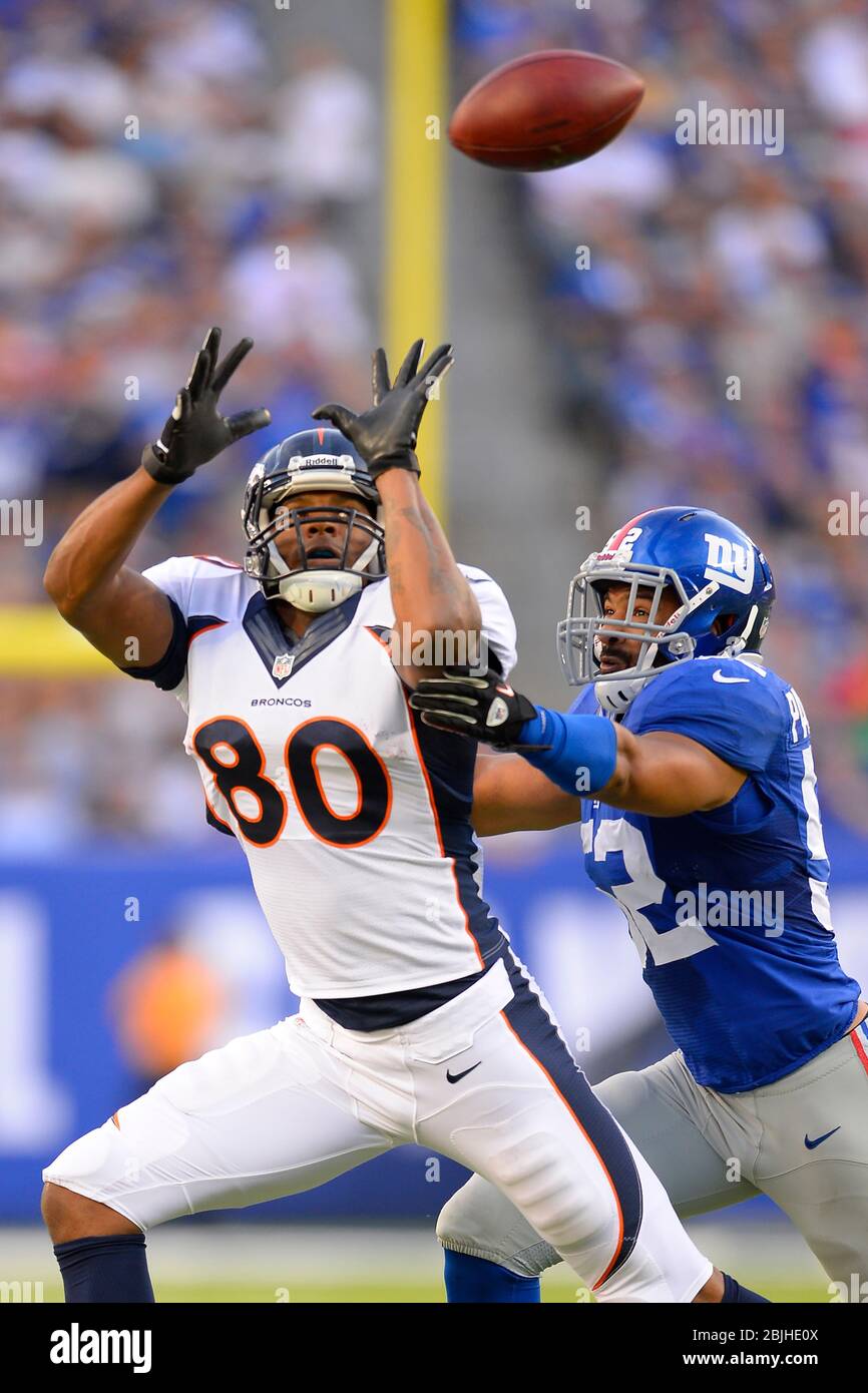 15 septembre 2013 : Denver Broncos Tight end Julius Thomas (80) est défendu par les New York Giants en dehors de linebacker Spencer Paysinger (52) pendant le fi Banque D'Images