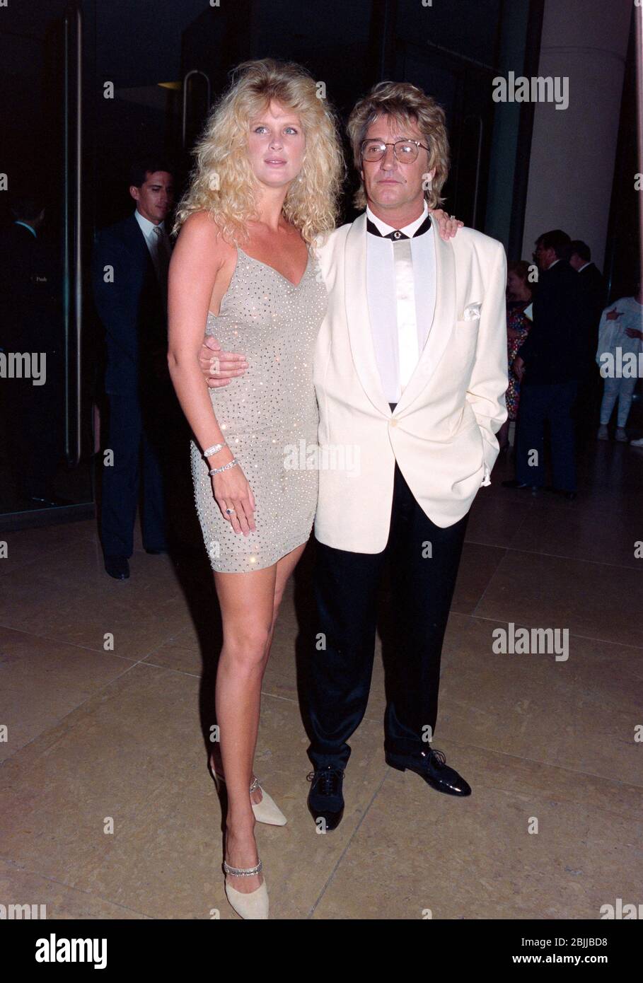 LOS ANGELES, CA. c. 1994: Chanteuse Rod Stewart et épouse Rachel Hunter. Photo du fichier © Paul Smith/Featureflash Banque D'Images