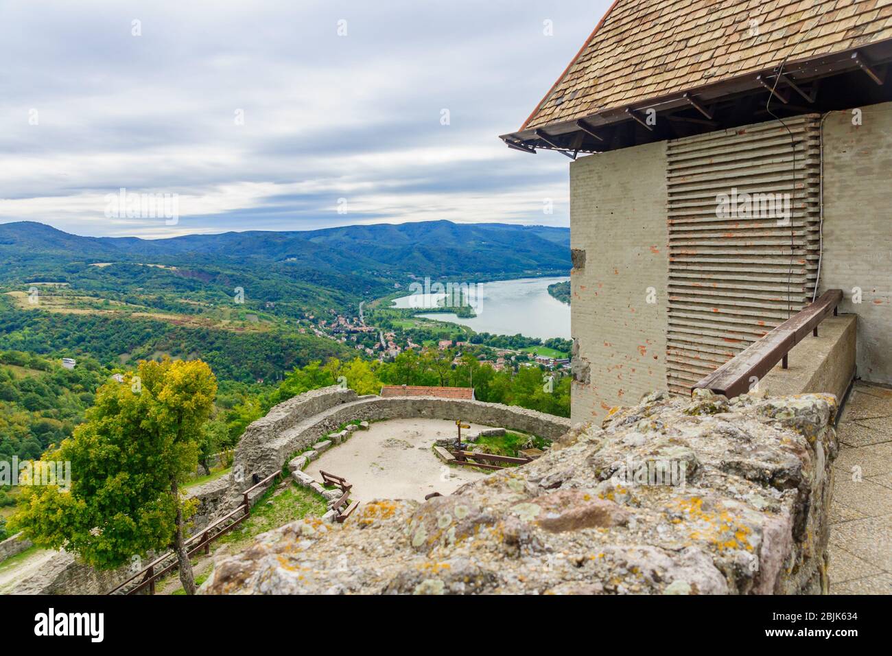 Vue sur la citadelle ou le château inférieur, et le Danube, à Visegrad, en Hongrie Banque D'Images