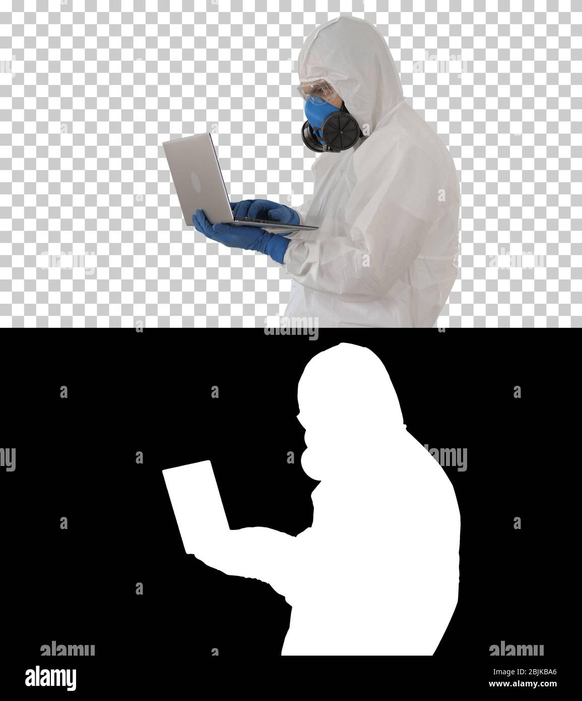 Médecin en uniforme de protection blanc à l'aide d'un ordinateur portable, Alpha Channel Banque D'Images