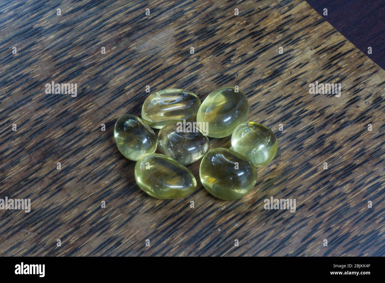 La citrine peut être utilisée pour aider et amplifier l'abondance. Succès, prospérité. Il aide également les problèmes des yeux, augmente la circulation sanguine, détoxifie le sang Banque D'Images