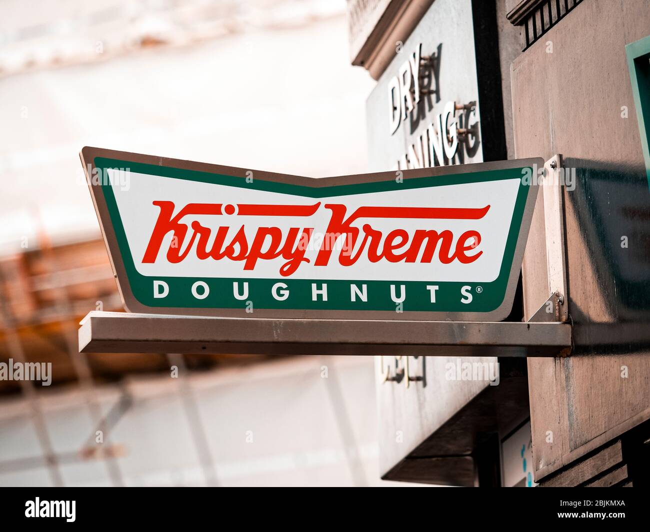 Krispy Kreme Donuts Sign, Krispy Kreme Donuts, Inc. Est une société américaine créée en 1937. Banque D'Images