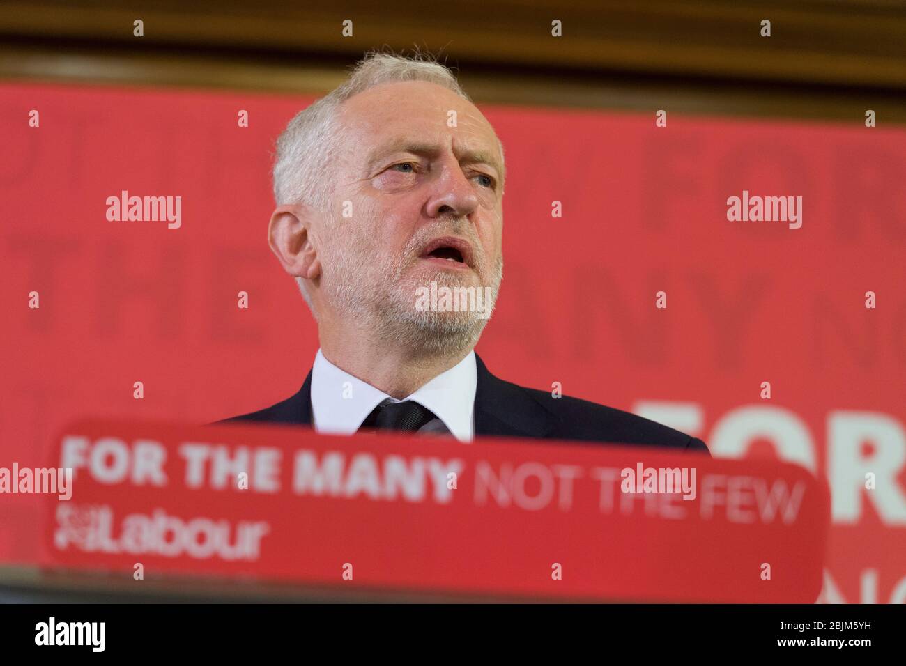 Jeremy Corbyn le leader travailliste reprend sa campagne aux élections générales britanniques après le lundi dernier terroriste à Manchester. M. Corbyn a donné un spea Banque D'Images