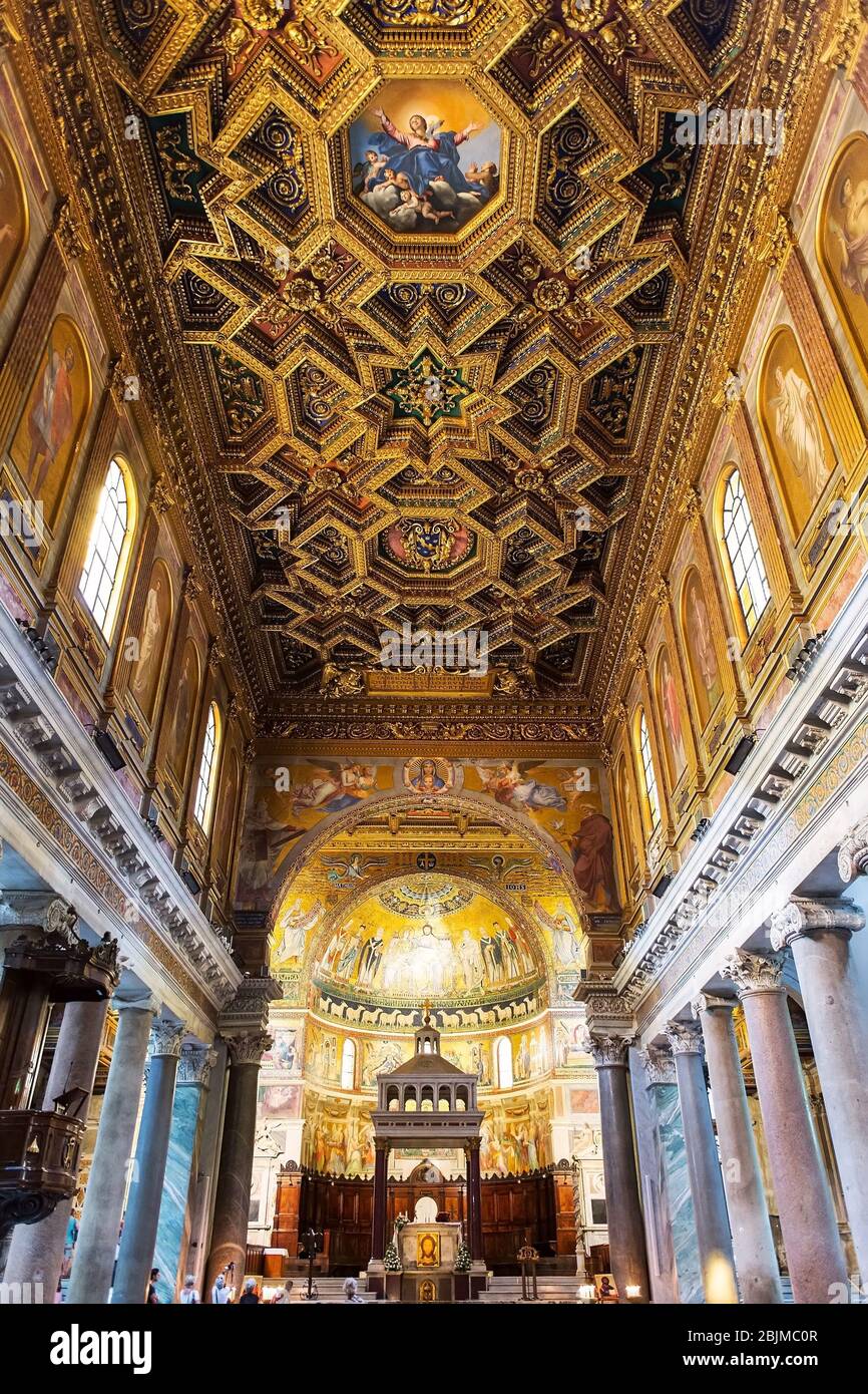 L'une des plus anciennes églises de Rome. Rome est une destination touristique célèbre Banque D'Images