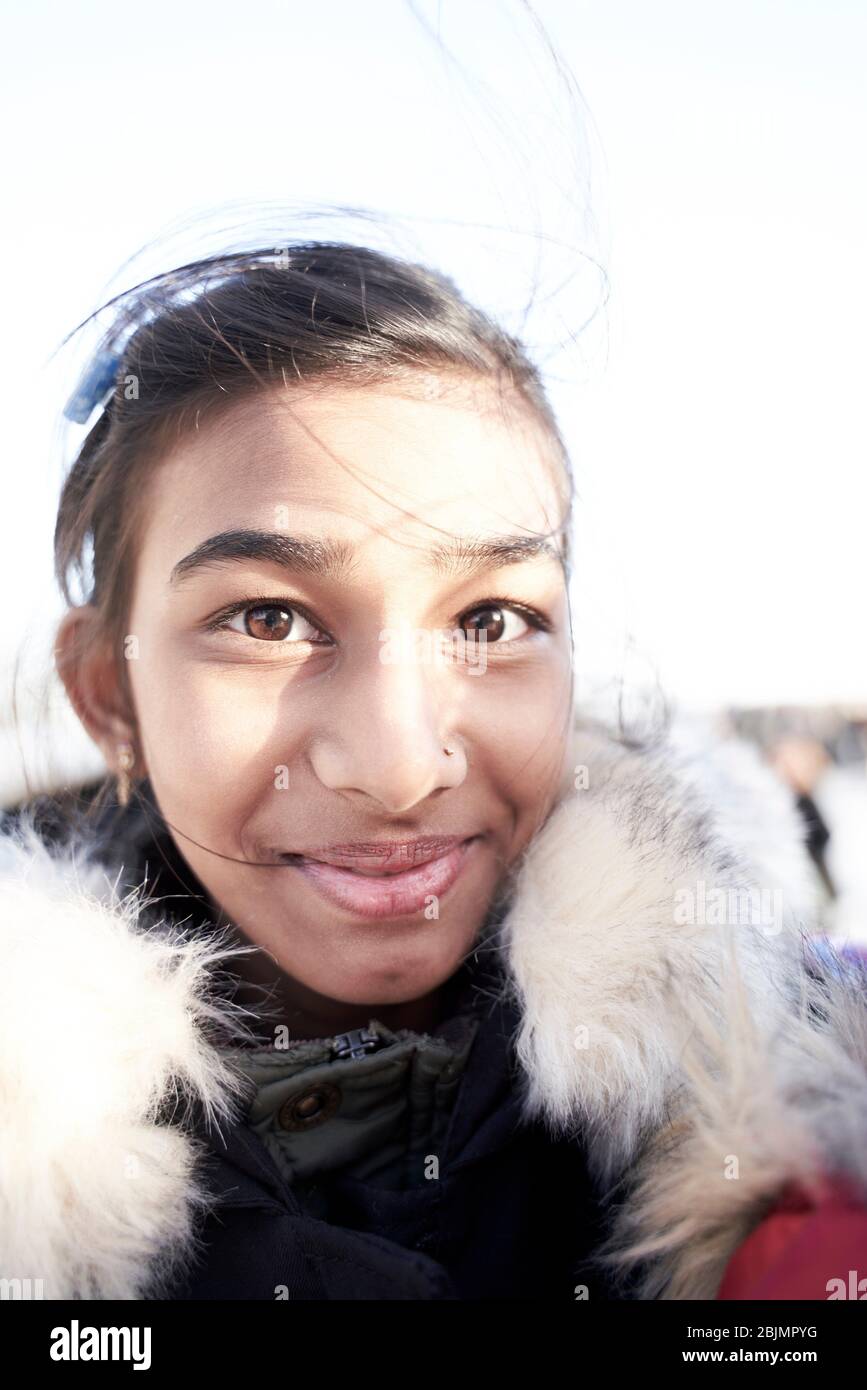 Fille Aux Yeux Bruns Banque D Image Et Photos Alamy