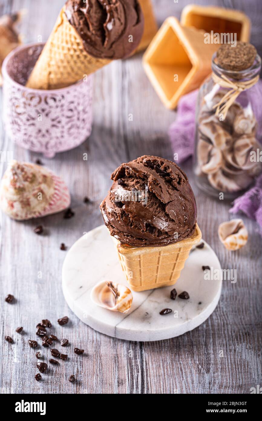 Délicieuse glace au chocolat pour le dessert Banque D'Images