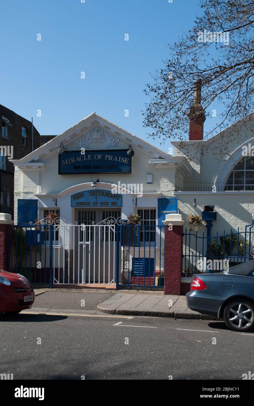Petite église Shepherds Bush W12 Église de Dieu du Nouveau Testament, 1 Loftus Rd, Shepherdn's Bush, Londres W12 Banque D'Images