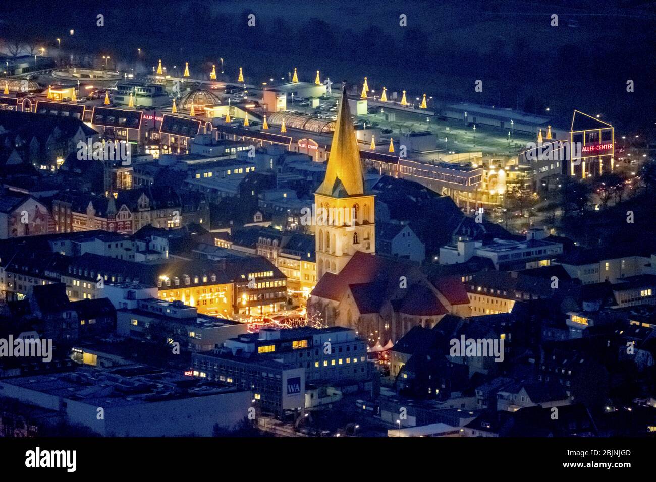 , marché de noël sur la place Marktplatz à l'église Pauluskirche à Hamm la nuit, 23.11.2016, vue aérienne, Allemagne, Rhénanie-du-Nord-Westphalie, région de la Ruhr, Hamm Banque D'Images