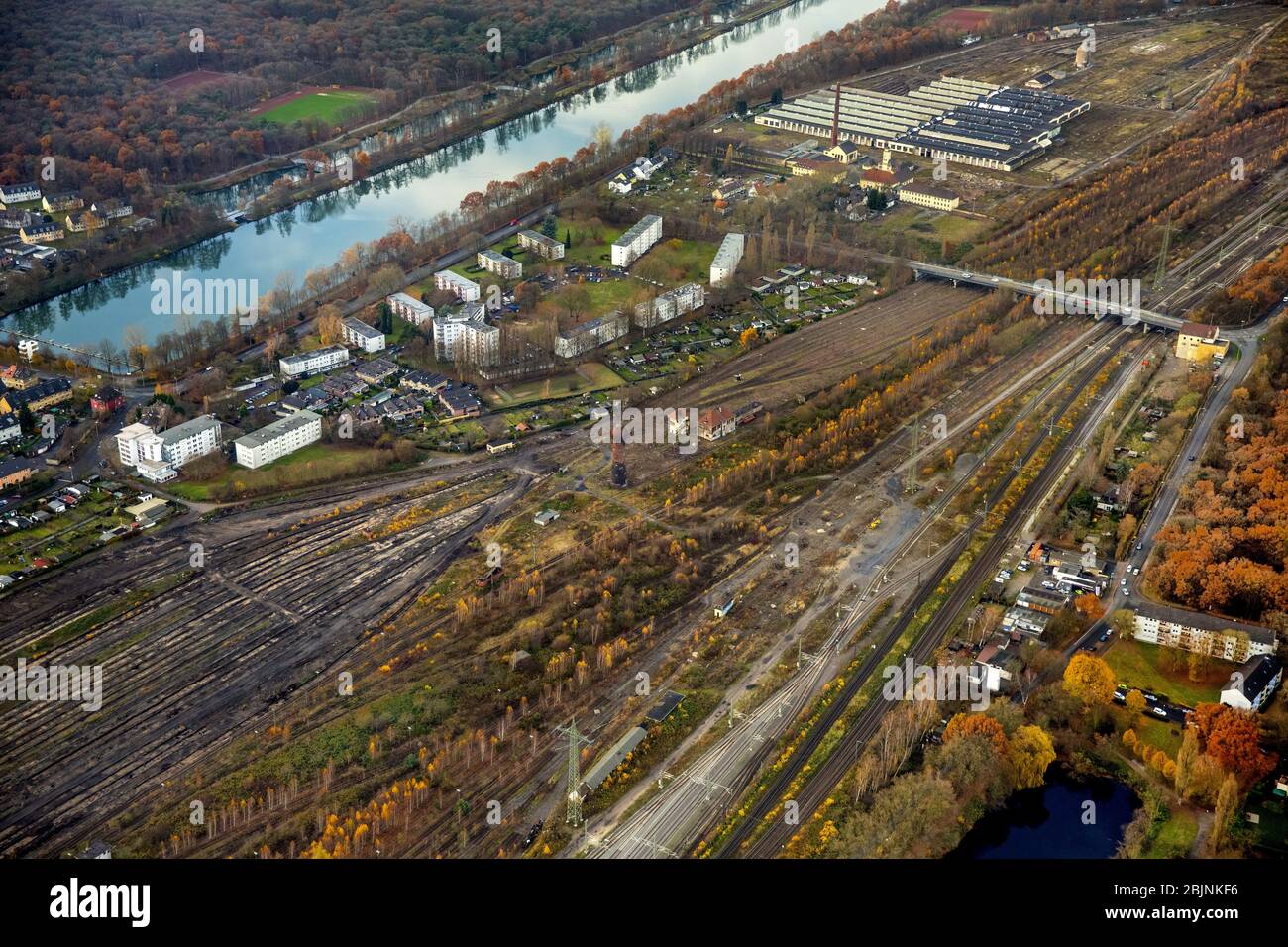 Ancien dépôt de fret à Duisburg-Wedau, vue aérienne avec tour d'eau, 23.11.2016, Allemagne, Rhénanie-du-Nord-Westphalie, région de la Ruhr, Duisburg Banque D'Images