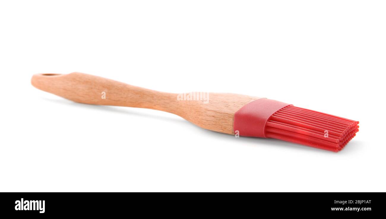 Brosse en silicone avec poignée en bois sur fond blanc Banque D'Images