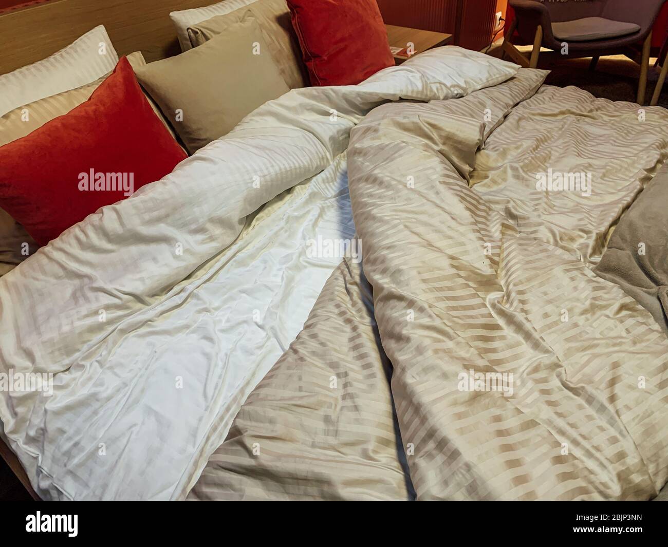 lit dans la chambre sans personnes comme arrière-plan Banque D'Images