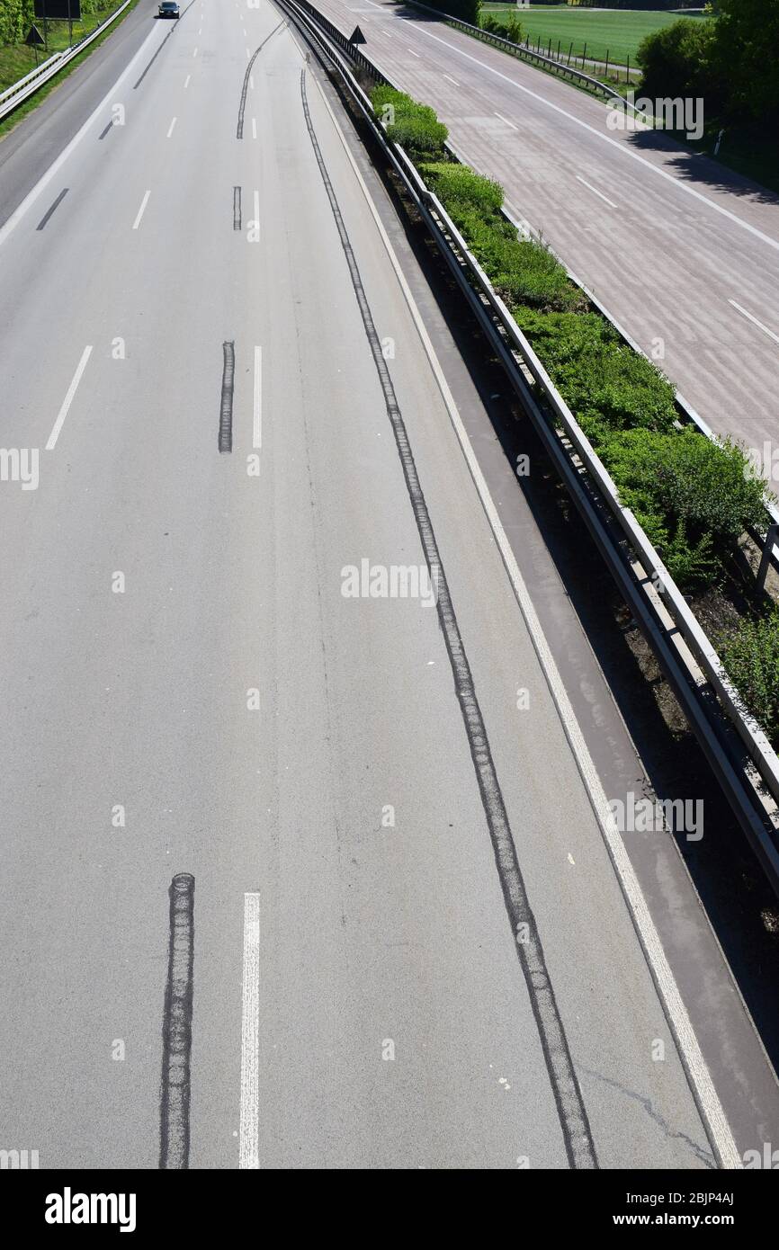 L'Autobahn, vide et endommagé comme rarement vu Banque D'Images