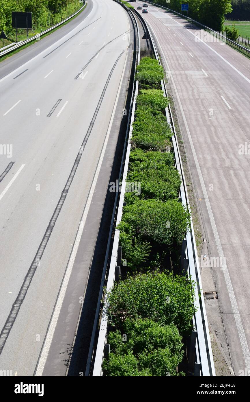 L'Autobahn, vide et endommagé comme rarement vu Banque D'Images