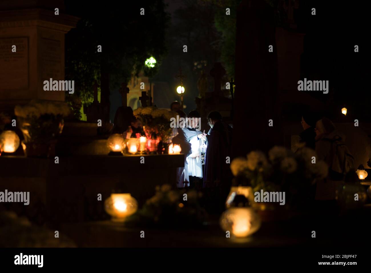 Un défilé sur le cimetière de Rakowicki à Cracovie, Pologne 2019. Banque D'Images