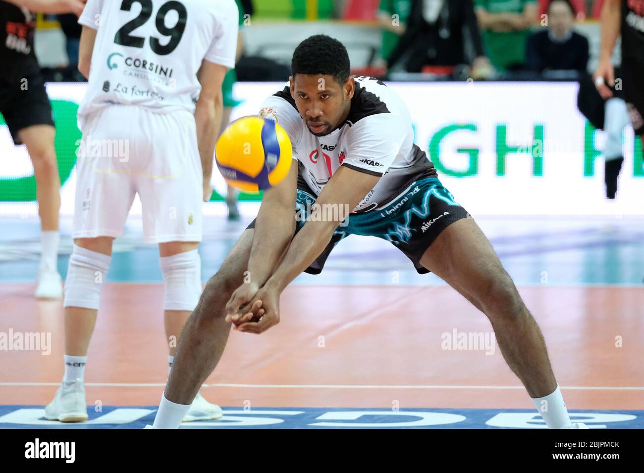 Vérone, Italie. 1 janvier 2020. Verona, Italie, AGSM Forumâ‚''¹, 01 Jan 2020, Wilfredo Leon Venero (9) Sir Lasécurité Conad Pérouse pendant - - crédit: LM/Roberto Tommasini crédit: Roberto Tommasini/LPS/ZUMA Wire/Alay Live News Banque D'Images