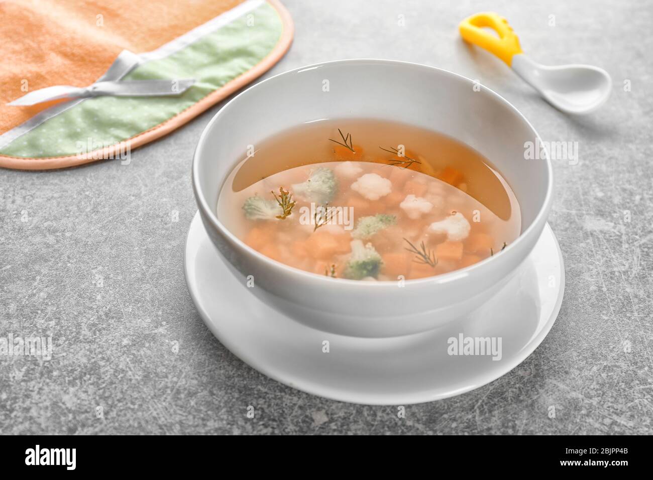 Assiette Avec Soupe De Bebe Savoureuse Sur La Table Photo Stock Alamy