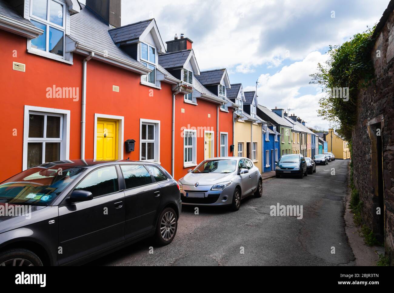 L'art dans la vie. Vue sur le paysage de rue pittoresque de la « Gray's Lane » dans le centre-ville de Dingle, comté de Kerry, Irlande Banque D'Images