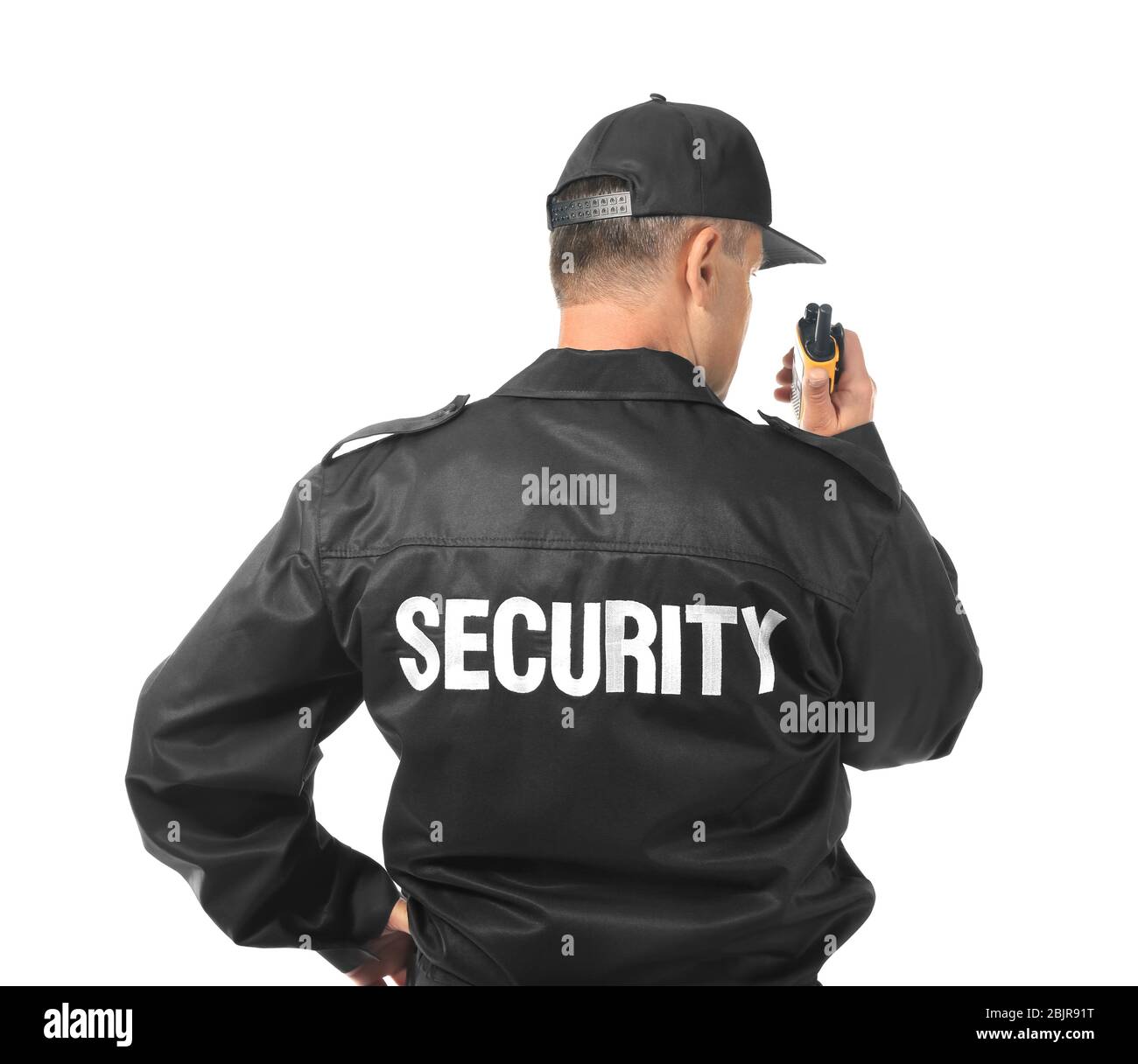 Protection de sécurité mâle utilisant la radio portable sur fond blanc Banque D'Images