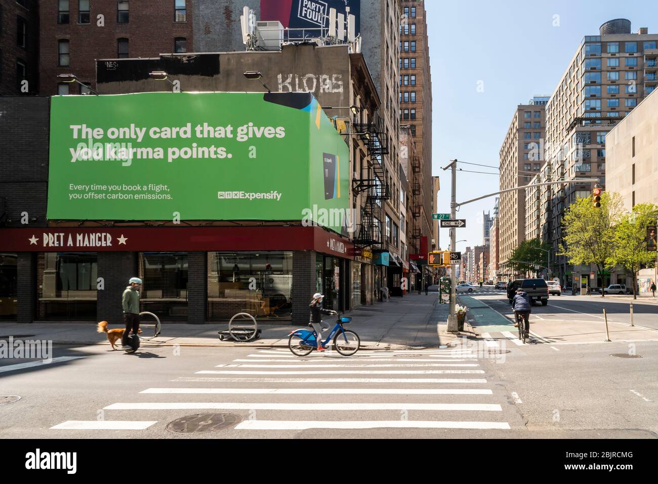 Publicité pour Expensify dans le quartier de Chelsea à New York, vu le dimanche 19 avril 2020. Expensify vend par abonnement un système de gestion d'entreprise pour suivre les dépenses d'entreprise. (© Richard B. Levine) Banque D'Images