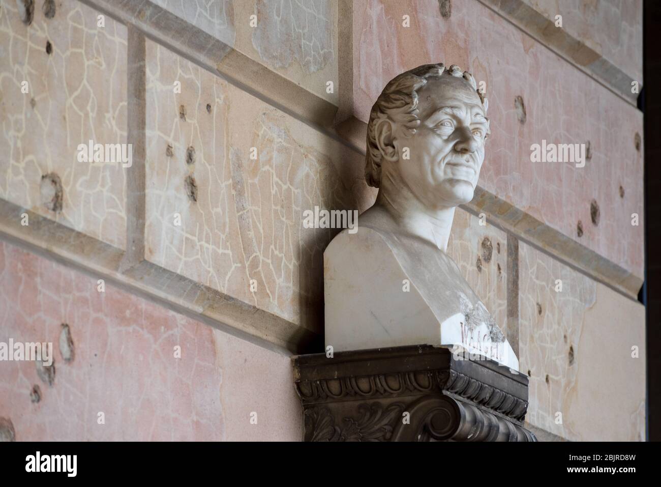 Trous de balle et trous de coquillages sur les piliers de la colonnadenhof sur Museumsinsel à Berlin Banque D'Images