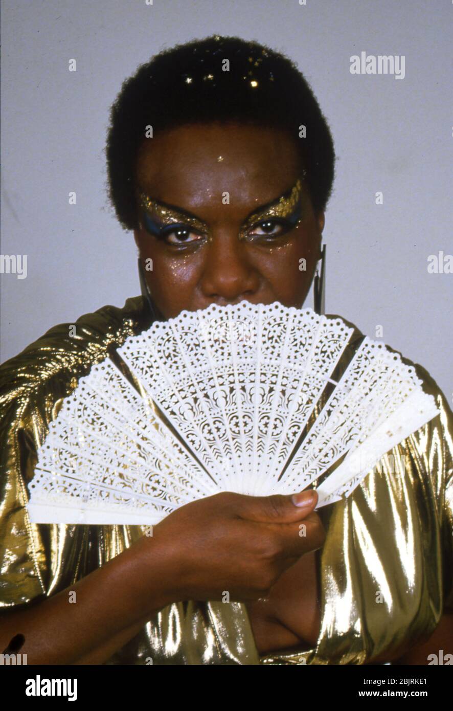 Nina Simone photographiée à Philadelphie en 1985.Credit: Scott Weiner/MediaPunch Banque D'Images