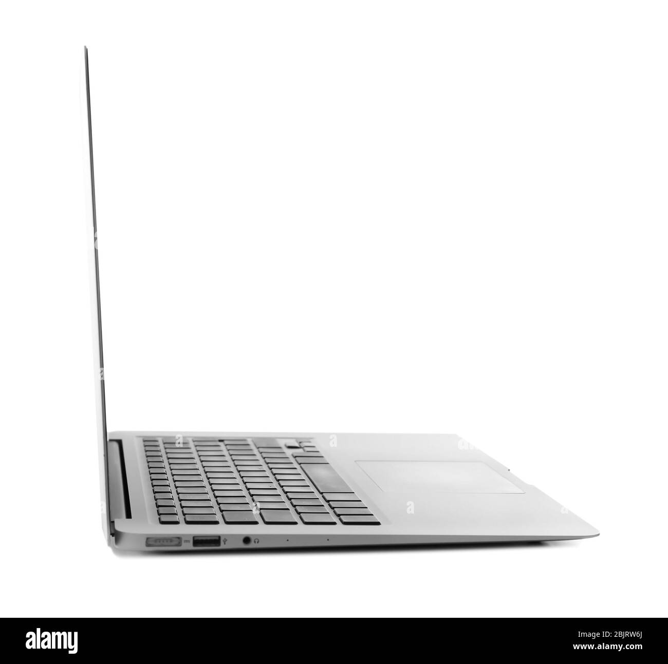 KIEV, UKRAINE - 13 NOVEMBRE 2017 : Apple MacBook Air Silver sur fond blanc, conçu et développé par Apple Inc Banque D'Images