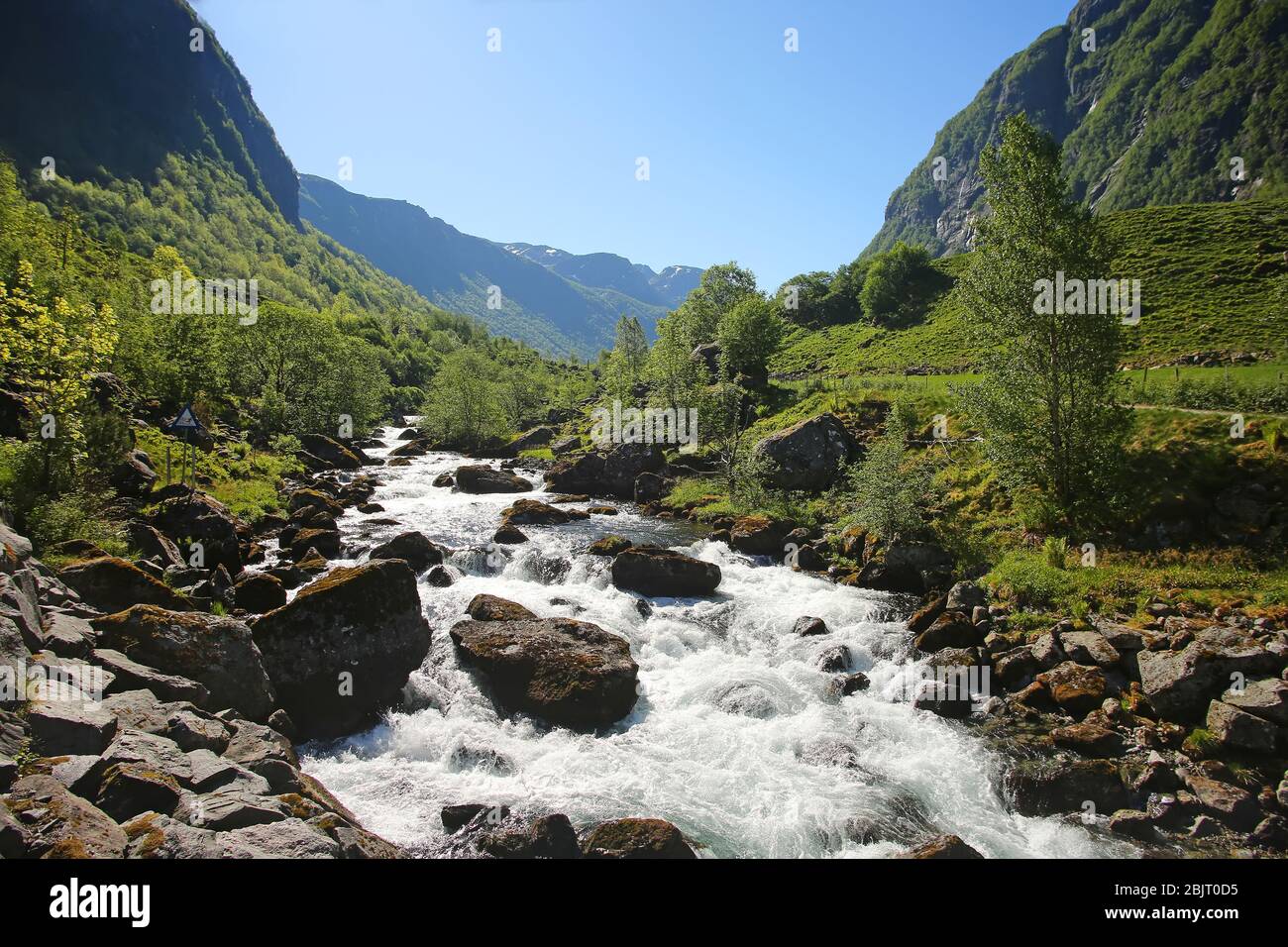 Magnifique paysage le long de la randonnée en montagne au lac Myrdalsvatnet & lac Bondhus, près de Rosendal, parc national Folgefonna, Norvège. Banque D'Images