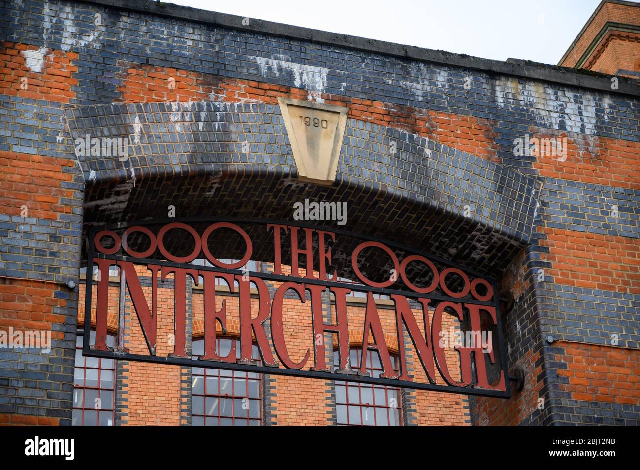 LONDRES - 30 SEPTEMBRE 2019 : panneau au-dessus de l'entrée de l'espace de bureau au Camden Market Banque D'Images