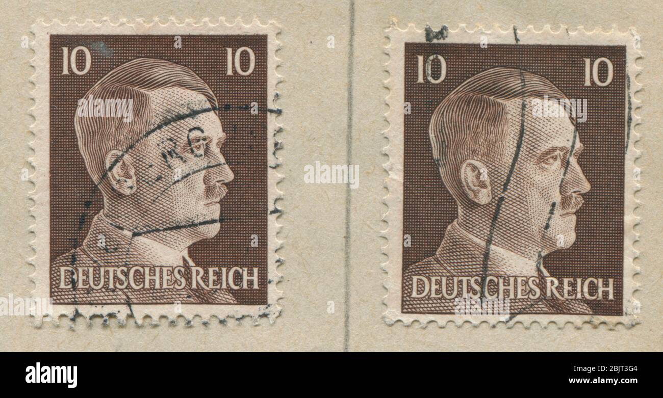 Allemagne - VERS 1942 : un timbre imprimé en Allemagne montre portrait d'Adolf Hitler Banque D'Images