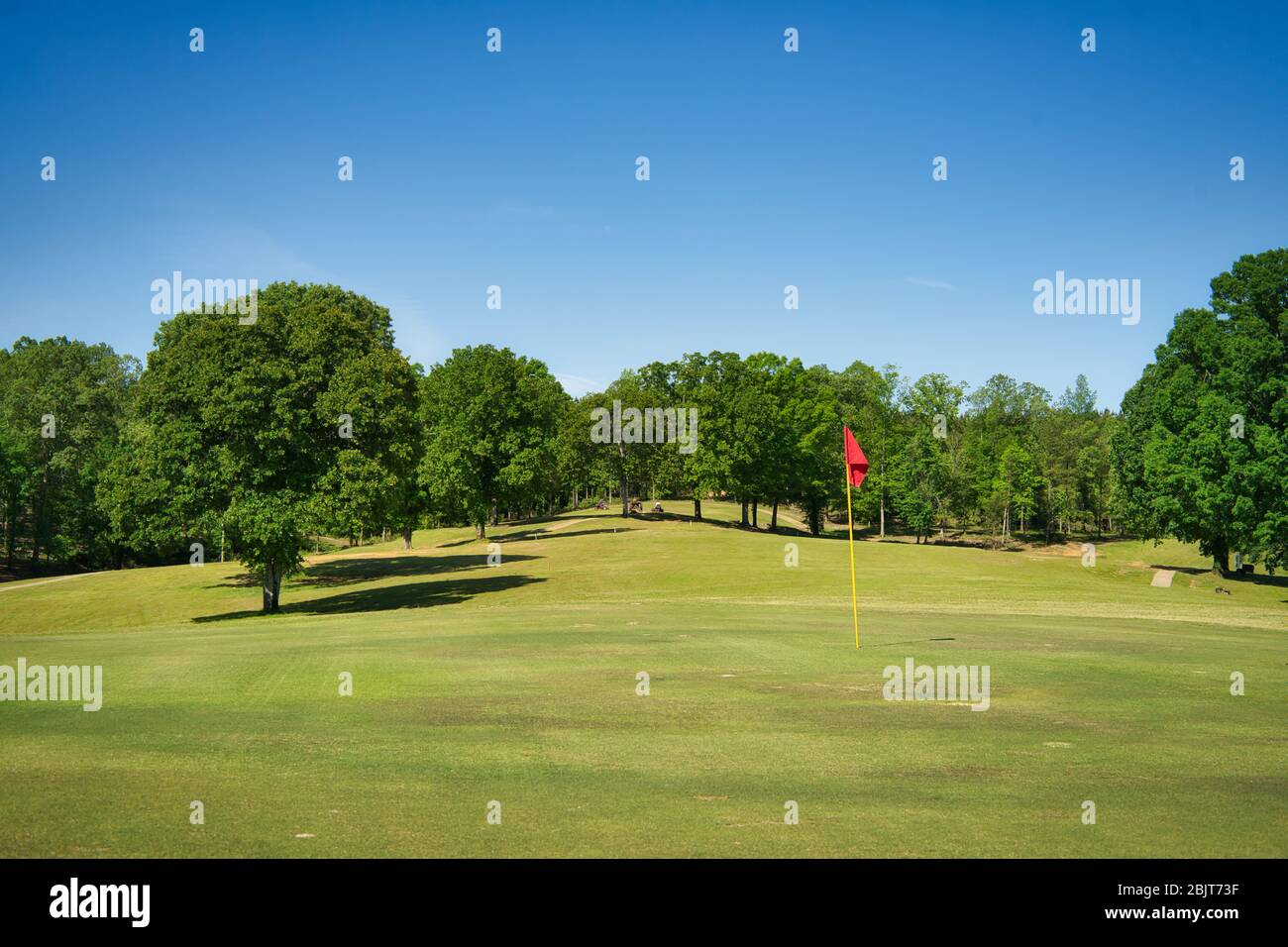 Le Oak Hill Country Club de Sulligent, Alabama, est ouvert et prêt à jouer. Le golf est un excellent moyen de sortir et de profiter du temps pendant cette pandémie. Banque D'Images