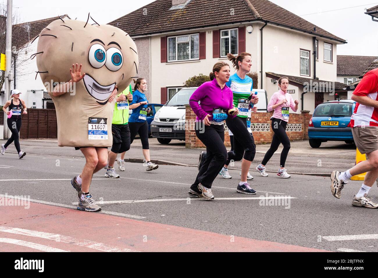 Concurrents au Reading Half Marathon 2011, Reading, Berkshire, Angleterre, GB, Royaume-Uni Banque D'Images