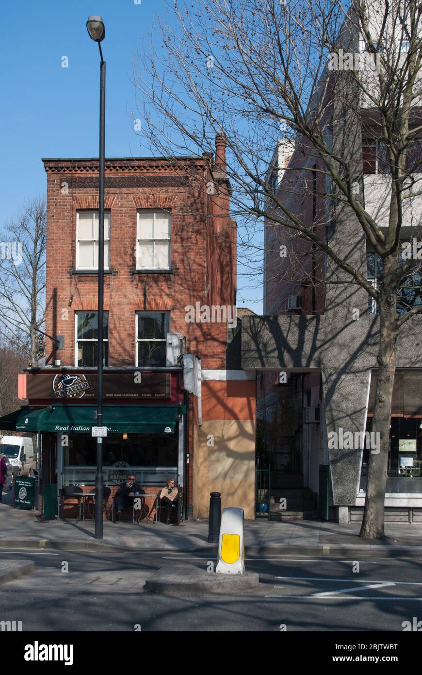 Red Brick Victorian Terrace Cornice Frontage Elevation Rafaello Cafe 246 King Street, Hammersmith, Londres W6 0RF Banque D'Images