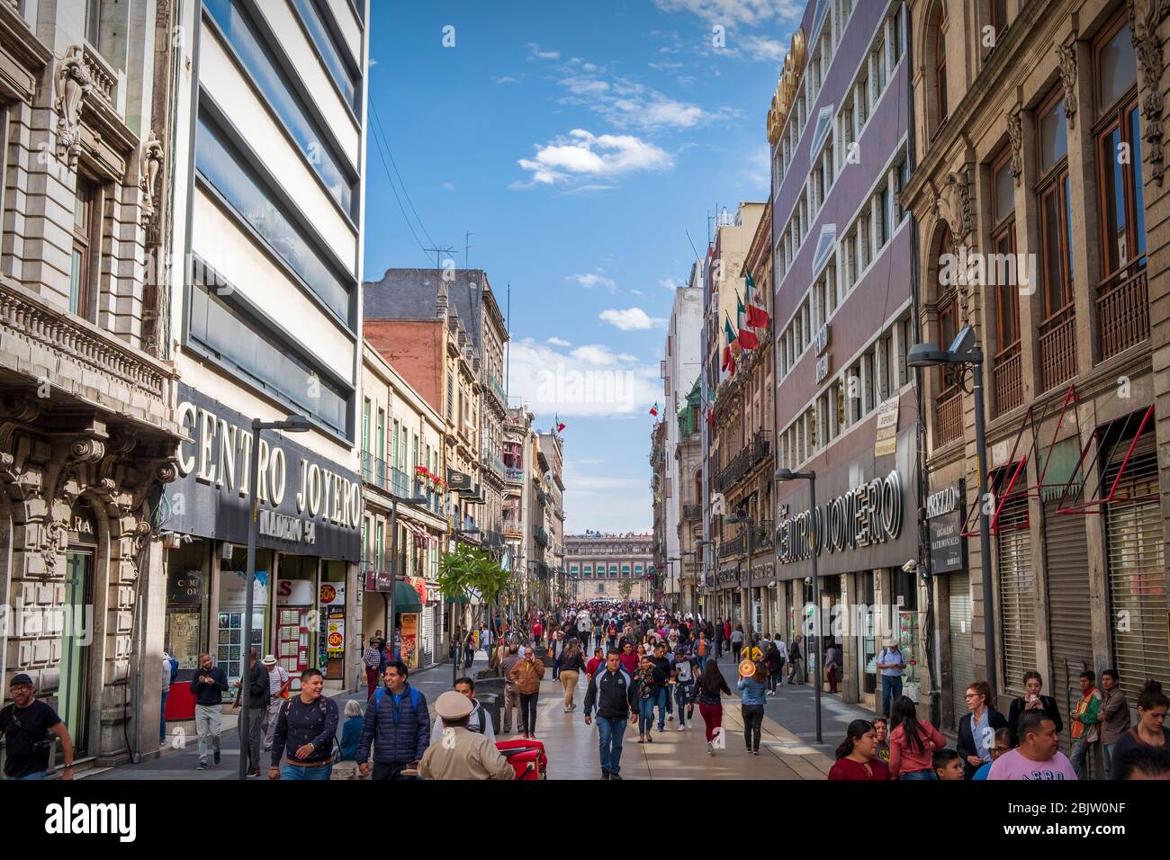 Foules sur la rue Madero dans le centro histórico, Mexico, Mexique Banque D'Images