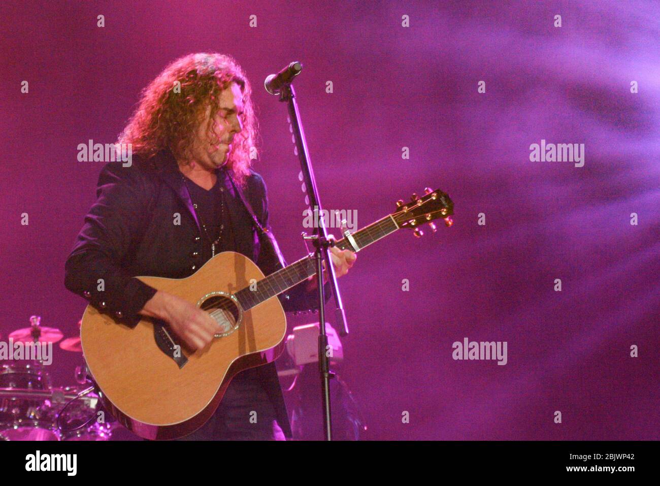 RIO DE JANEIRO 01.10.2011: Fher Olvera avec Mana se produit à la veille principale de Rock à Rio IV, le sixième jour du festival (Néstor J. Beremblum) Banque D'Images