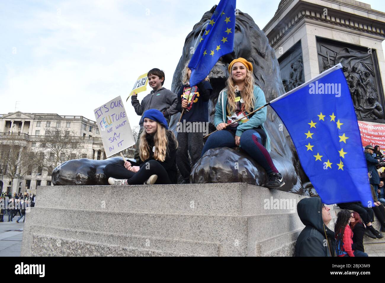 Des enfants à la manifestation de Brexit Trafalgar Square Londres royaume-uni Banque D'Images