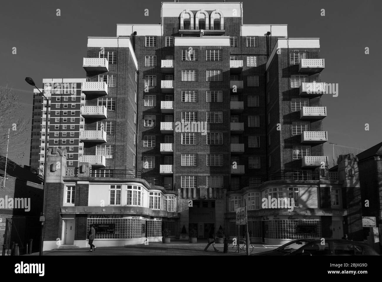 Architecture des années 1930 Appartement Block Flats Red Brick balcons Art déco The Grampians, Shepherds Bush Road, London W6 Collcutt & Hamp Maurice Webb B&W. Banque D'Images