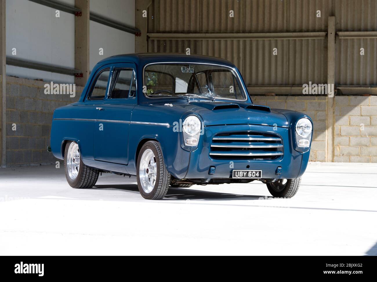 Tige chaude Ford 100e (1953-59) V8 modifiée Banque D'Images