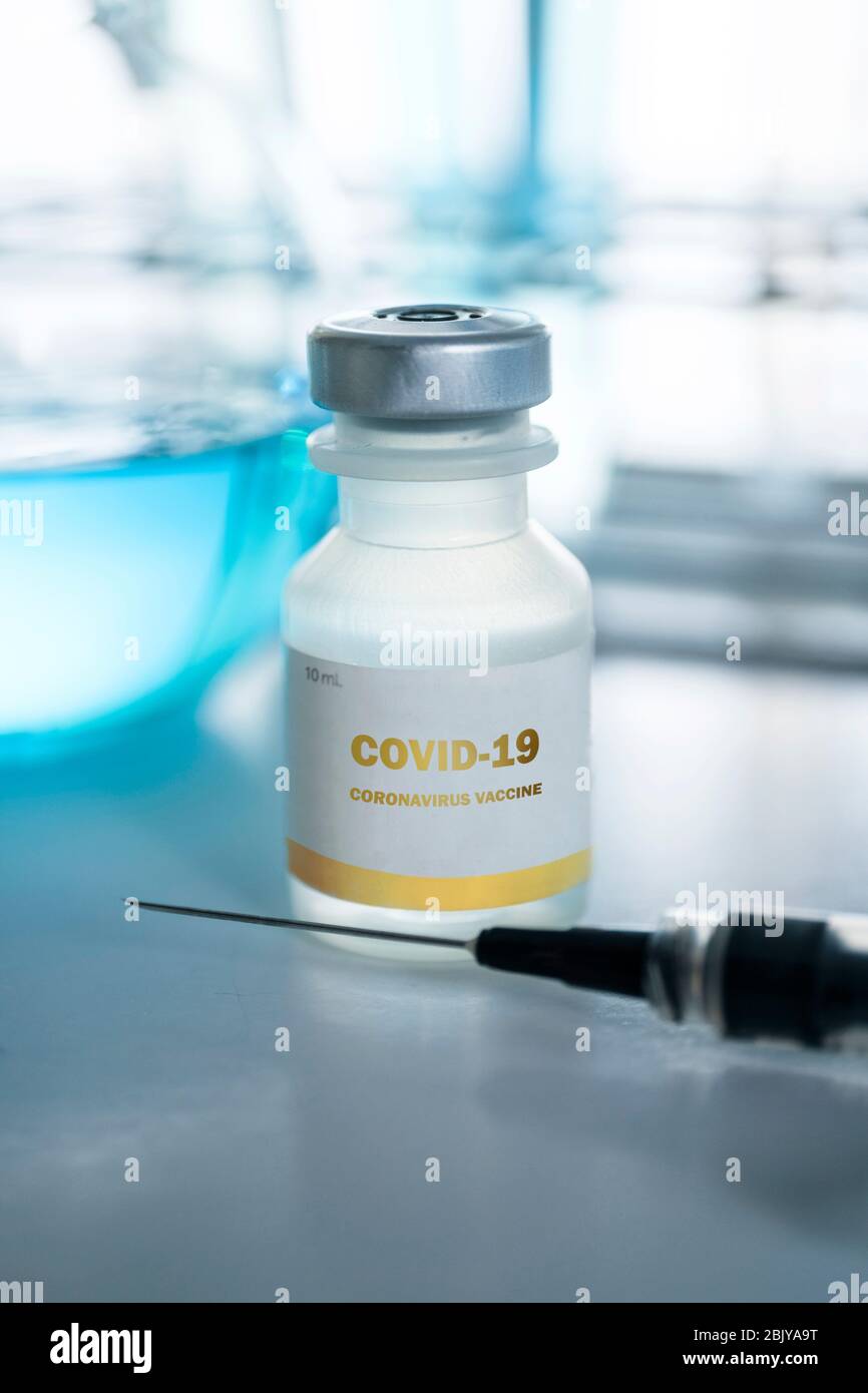 Flacon de vaccin Covid-19 et aiguille hypodermique Banque D'Images