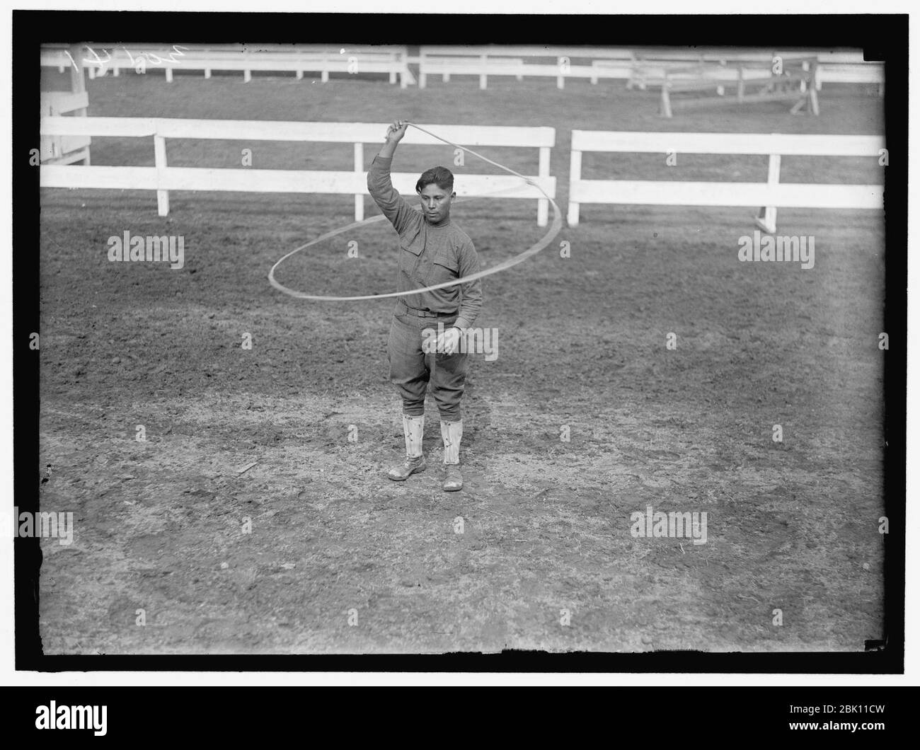 Spectacles de chevaux. WILD WEST SHOW SUR HORSE SHOW MOTIFS, ÉTANT DONNÉ PAR DES SOLDATS Banque D'Images