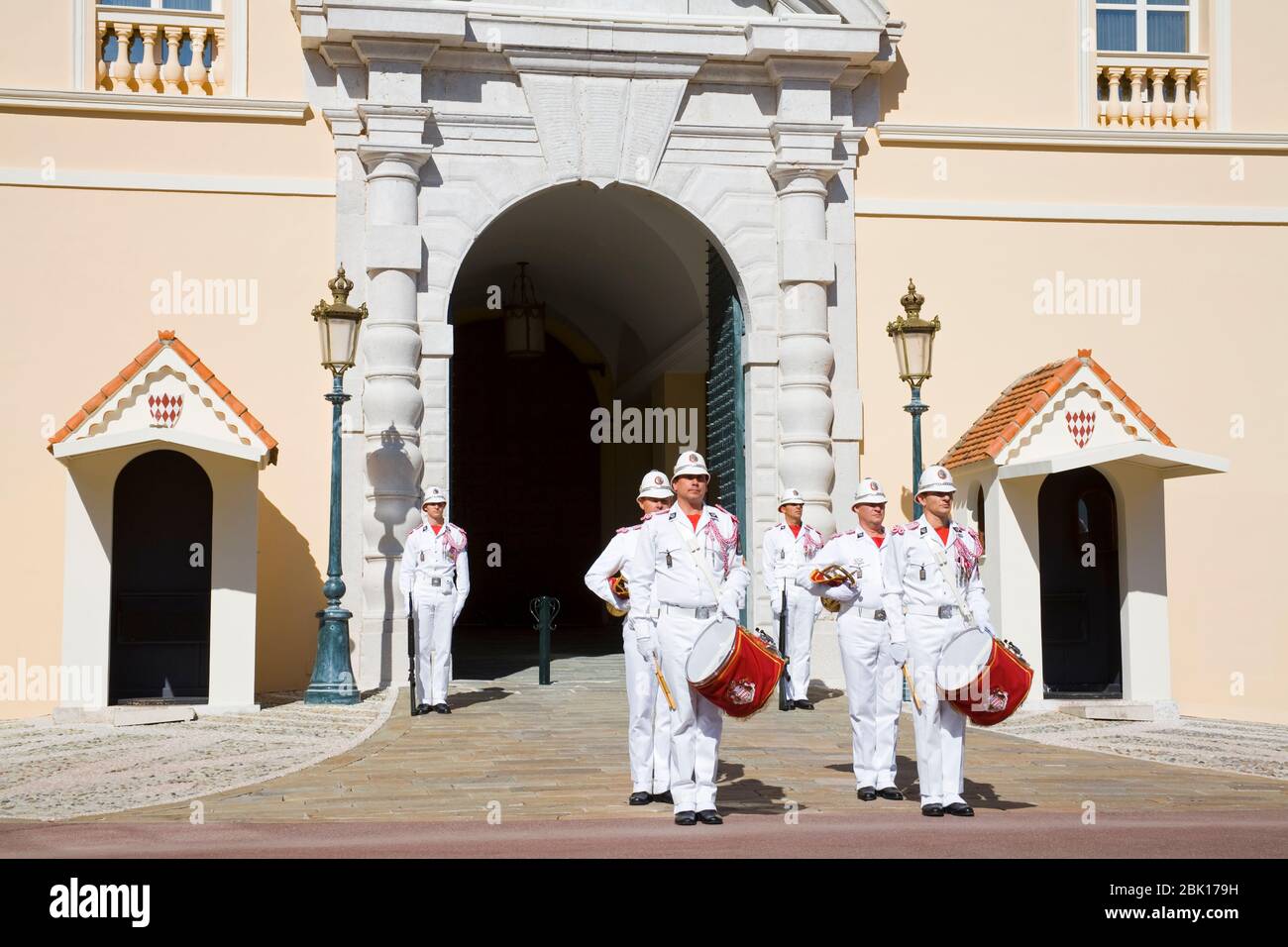 Changement de la garde au Palais Princier, Monte-Carlo, Monaco, Europe  Photo Stock - Alamy