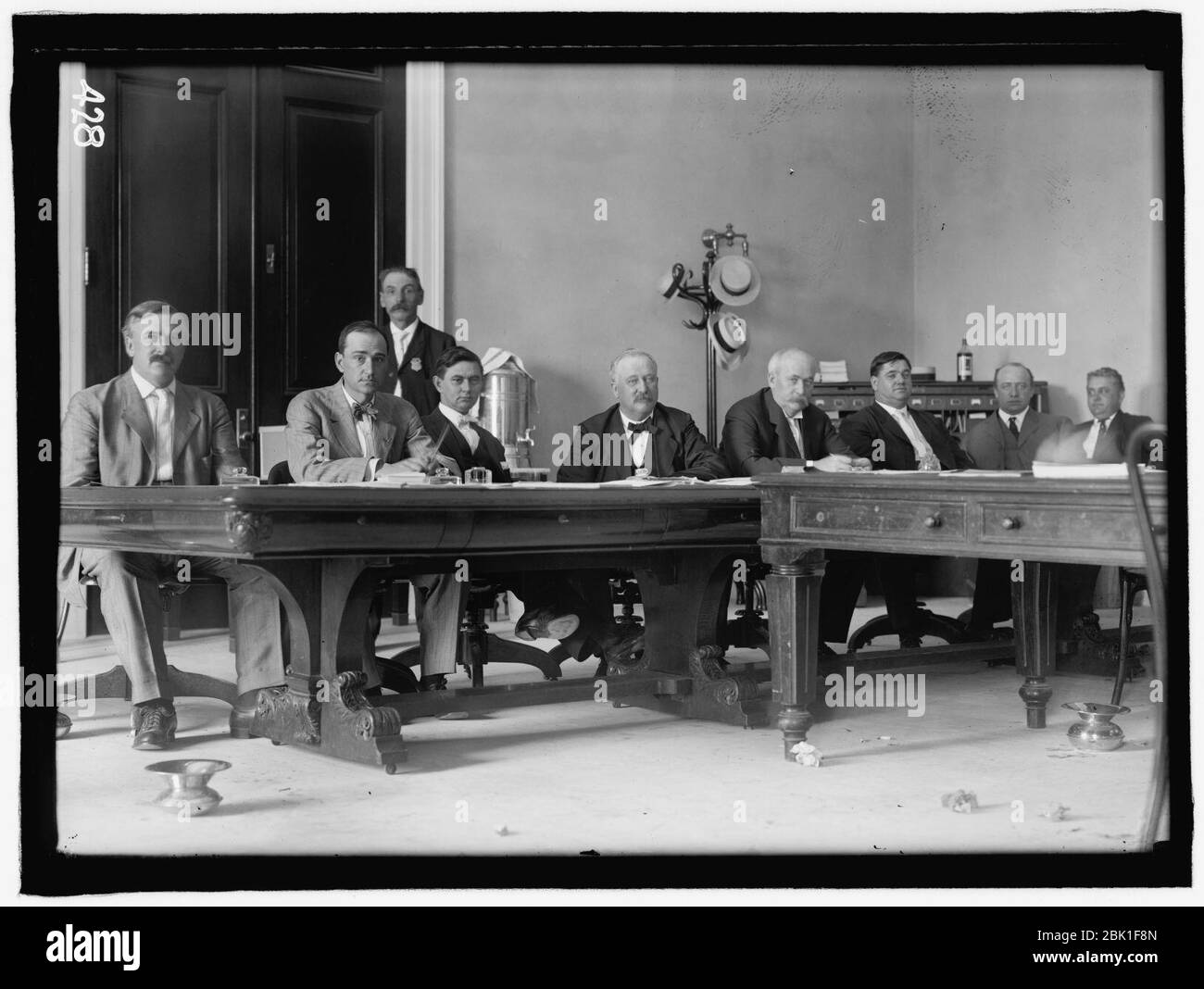 COMITÉ DE LA CHAMBRE CHARGÉ D'ENQUÊTER SUR LE RAFFINAGE DU SUCRE AMÉRICAIN CO. ET AUTRES. RACKER, JOHN EDWARD, CALIFORNIE; GARRETT, FINIS JAMES, REP. DU TENNESSEE, 1905-; HARDWICK, THOMAS WILLIAM, REP. Banque D'Images