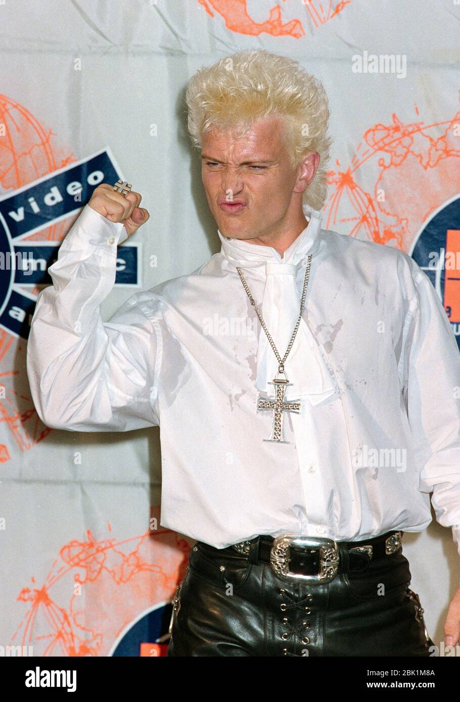 LOS ANGELES, CALIFORNIE. 6 septembre 1990 : chanteur Billy Idol aux MTV Video Music Awards à Universal Amphitheater. Photo du fichier © Paul Smith/Featureflash Banque D'Images